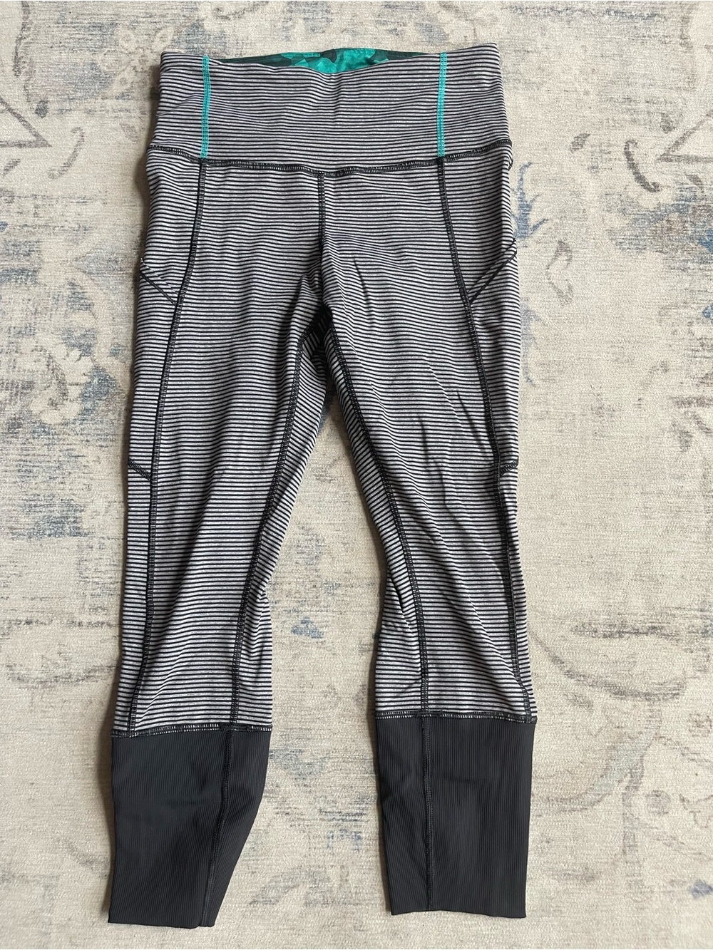 Lululemon Rebel Runner Crop Mini Pop Stripe Black Size 6